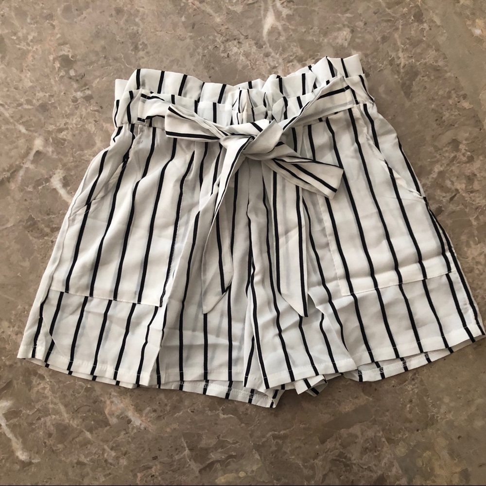 Stretchy striped Tie Front Shorts - Picture 3 of 6